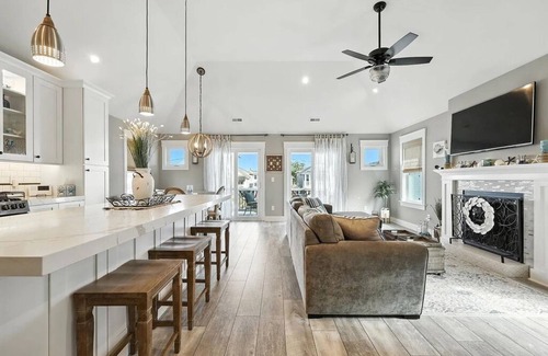 North End Copropriété | Modern 3BR/2BA OCNJ Condo w/ Deck, Gourmet Kitchen & Boardwalk Steps