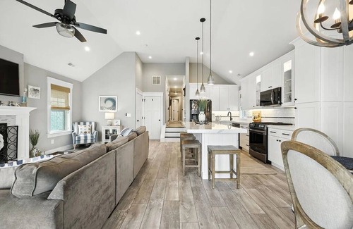 North End Copropriété | Modern 3BR/2BA OCNJ Condo w/ Deck, Gourmet Kitchen & Boardwalk Steps