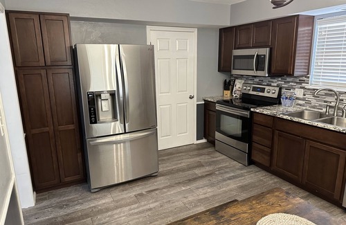 Enid Maison | Modern 3BR 2BA West Enid
