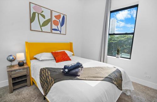 Near South Side Appartement | Modern 3BR 420-Friendly Unit Near McCormick Place, Soldier Field and Lakefront Trail