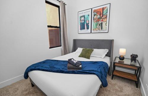 Near South Side Appartement | Modern 3BR 420-Friendly Unit Near McCormick Place, Soldier Field and Lakefront Trail