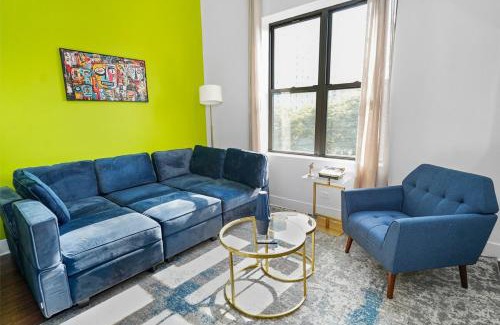 Near South Side Appartement | Modern 3BR 420-Friendly Unit Near McCormick Place, Soldier Field and Lakefront Trail