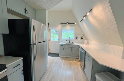 Eatonville Appartement | Modern 3BR Dome away from Home w/Hot Tub, Fire Pit ~ 22 mi to Mt. Rainier