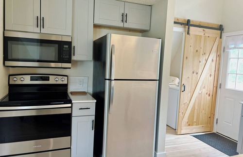 Eatonville Appartement | Modern 3BR Dome away from Home w/Hot Tub, Fire Pit ~ 22 mi to Mt. Rainier