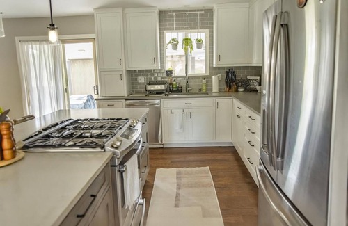Marston Maison | Modern 3BR Getaway: Backyard Oasis, Chef Kitchen, Offices & 15 min to Red Rocks