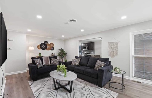 Westchester Maison | Modern 3BR Home w/ Huge Backyard | LCP Collection