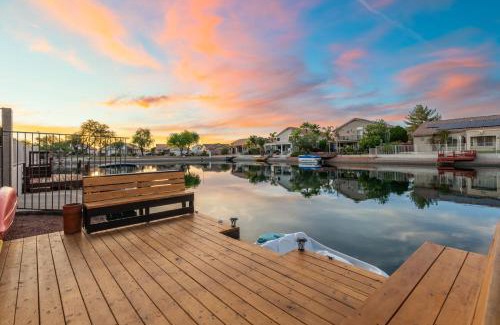 Arrowhead Lakes Maison | Modern 3BR Oasis Pool Views Fire Pit & BBQ