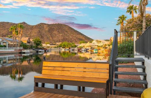 Arrowhead Lakes Maison | Modern 3BR Oasis Pool Views Fire Pit & BBQ