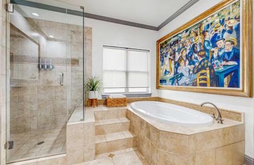 Oak Lawn Villa | Modern 3BR Townhome in Uptown Dallas with Rooftop & Skyline Views