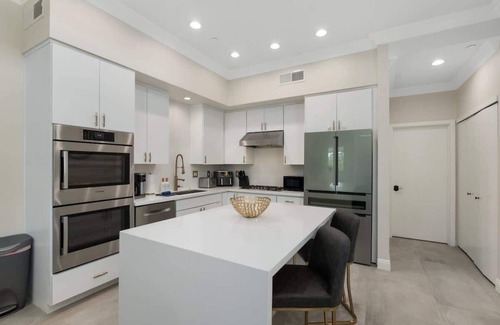 South Scottsdale Maison | Modern 3BR Townhome w/Pool | Walk to Old Town