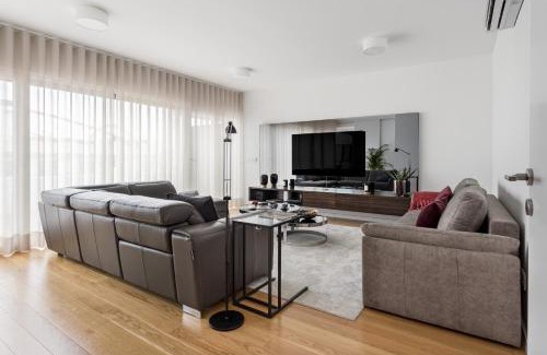 Sao Domingos de Benfica Appartement | Modern 3BR with Terrace in Benfica by Host For Us