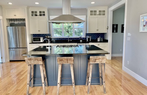 Oak Bluffs Maison | Moderne 4 chambres / 3. Ferme 5 salles de bain avec piscine privée et AC sur piste cyclable