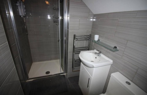 Coventry Maison | Modern 4 bed, 3 bath house located in Coventry City Centre