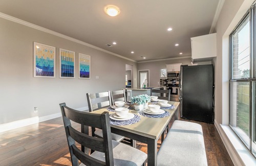 Cedar Crest Maison | Modern 4 Bed - By Dallas Zoo & Reunion Tower