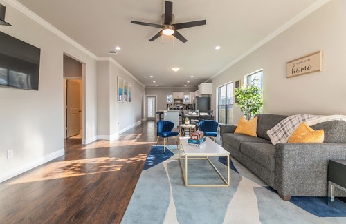 Cedar Crest Maison | Modern 4 Bed - By Dallas Zoo & Reunion Tower