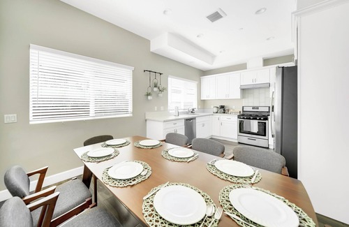 Westminster Maison | Modern 4 Bedroom Central Oasis with Spa