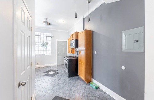 Bronzeville Maison | MODERN 4 BEDROOM GREYSTONE | WHITE SOX