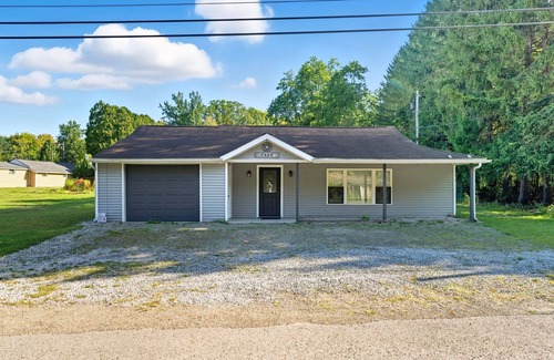 Pymatuning South Maison | Modern 4-bedroom house on PYM Lake with hot tub
