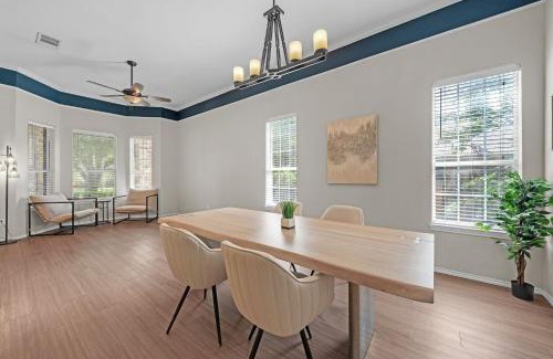 Manor Maison | Modern 4BR Gem Chic Comfort in Austin home