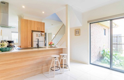 Huntingdale Maison | Modern 4BR Home in Central Oakleigh East