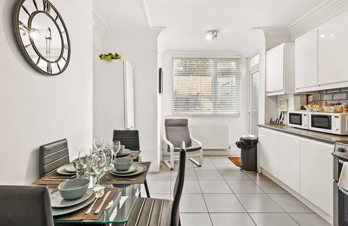 Luton Maison | Modern 4BR Victorian Home near Luton Airport