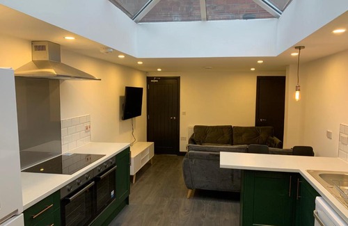 Coventry Maison | Modern 5 bedroom all en-suite house in Coventry
