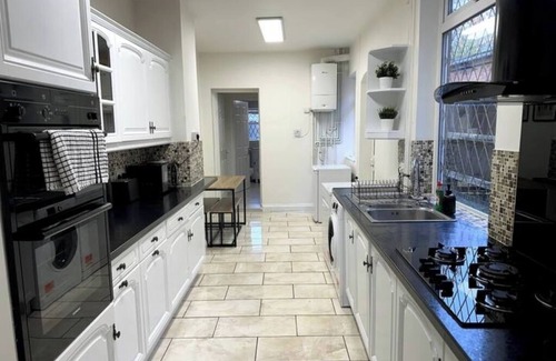 Erdington Maison | Modern 5 bedroom | Close to M6 | Fast Wi-Fi