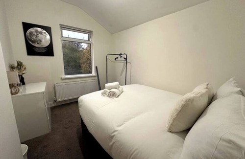 Erdington Maison | Modern 5 bedroom | Close to M6 | Fast Wi-Fi