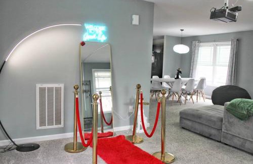 Waynesboro Maison | Modern 5 Bedroom Home, 6 miles from Skyline Drive