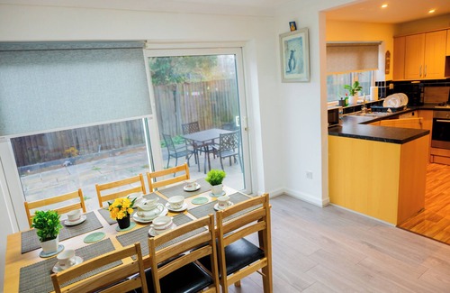 Redbridge Maison | Modern 5-bedroom house in London, Free Parking, Close to Chadwell Heath Station