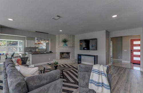 Clear Lake Villa | Modern 5-bedroom villa with pool-spa-games-garage apartment and large backyard!
