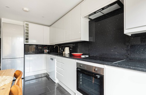 Whitechapel Maison | Modern 5-BR house short walk to Brick Lane and Spitalfields Market!