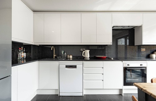 Whitechapel Maison | Modern 5-BR house short walk to Brick Lane and Spitalfields Market!