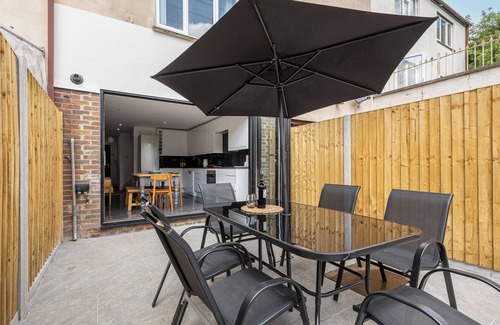 Whitechapel Maison | Modern 5-BR house short walk to Brick Lane and Spitalfields Market!