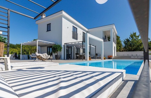 Kanfanar Cabine | Villa moderne 5* avec piscine privée dans un cadre idyllique