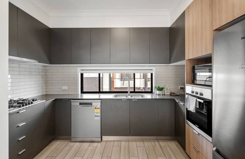Sunnybank Hills Appartement | Modern 5BD Family & Friends Home | Sunnybank
