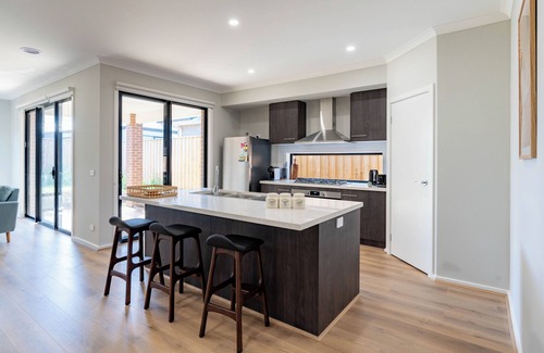 Clyde Maison | Modern 5bedrooms Clyde home