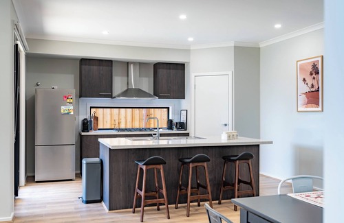 Clyde Maison | Modern 5bedrooms Clyde home