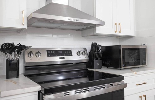 North San Antonio - SAT Maison | Modern 5BR Home Deck, Games & Family Retreat