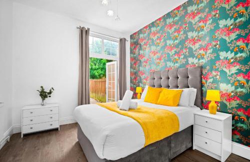 Birmingham Maison | Modern 6-Bedroom Home - Sleeps 12 - Parking - Garden 568P