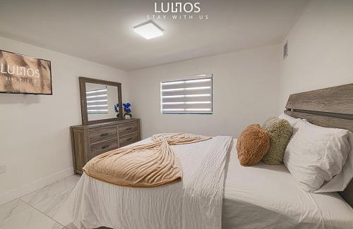 Coral Terrace Maison | Modern 6 bedroom home with Pool and BBQ in Miami L34