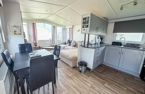 Ingoldmells Maison | Modern 6 berth caravan for hire at Fantasy Island in Skegness ref 58009D