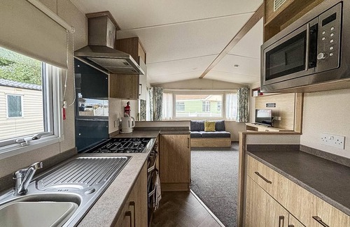 Winestead Maison | Modern 6 berth caravan at Sand le Mere Park, Yorkshire ref 71002D