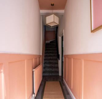 Caerleon Maison | Modern 6 Person Cosy Cottage in Historical Newport