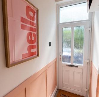 Caerleon Maison | Modern 6 Person Cosy Cottage in Historical Newport