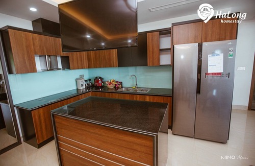 Ha Long Appartement | Modern 7-bedroom apartment with seaview balcony