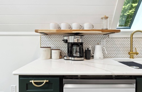 Valois Maison | Modern A-Frame near many wineries and activities: fire pit, King beds, & more!