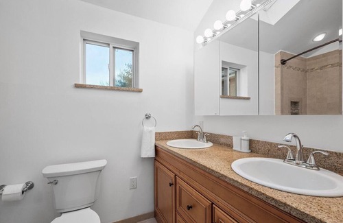 Wexford Maison | Modern & Accessible 5Bd Home in Wexford/Pittsburgh