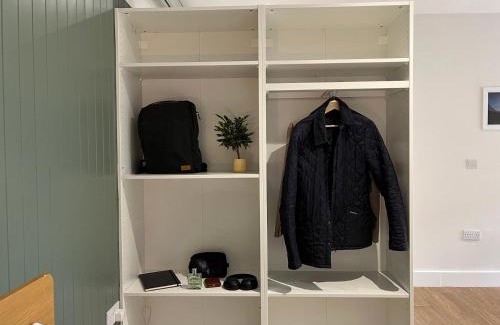 West Linton Appartement | Modern Accessible Apartment with Interconnecting Room