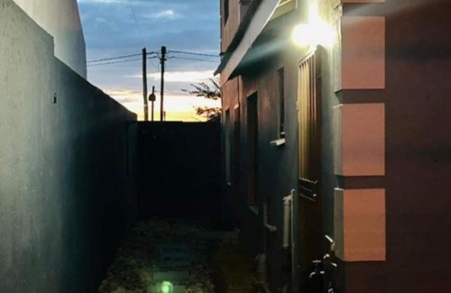 Greater Johannesburg Metropolitan Area Appartement | Modern Airb&b with Wi-Fi Soweto near famous entertainment sites.
